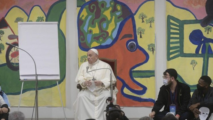 Ferenc pápa a Scholas Occurrentes szervezet fiataljai körében