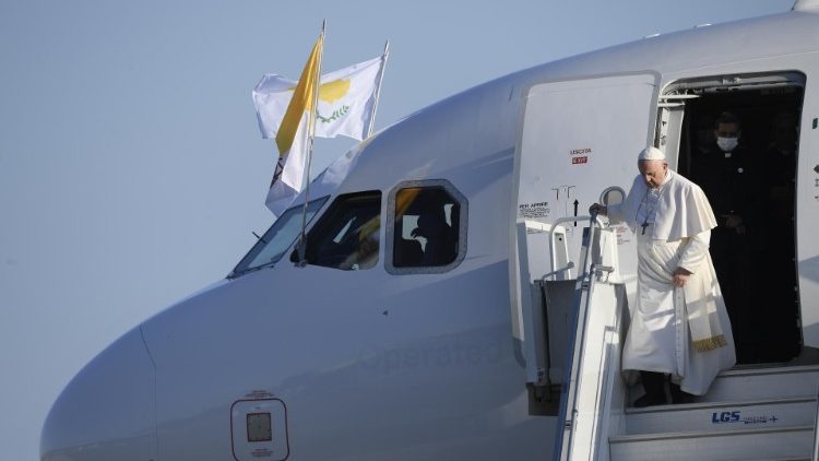 Papst Franziskus bei seiner Ankunft in Larnaca