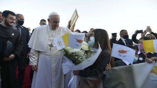 El Papa Francisco toca suelo chipriota. Inicia su 35° viaje apostólico