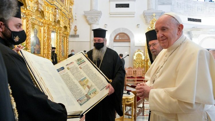 Papa Franjo susreo se s članovima Svetog sinoda