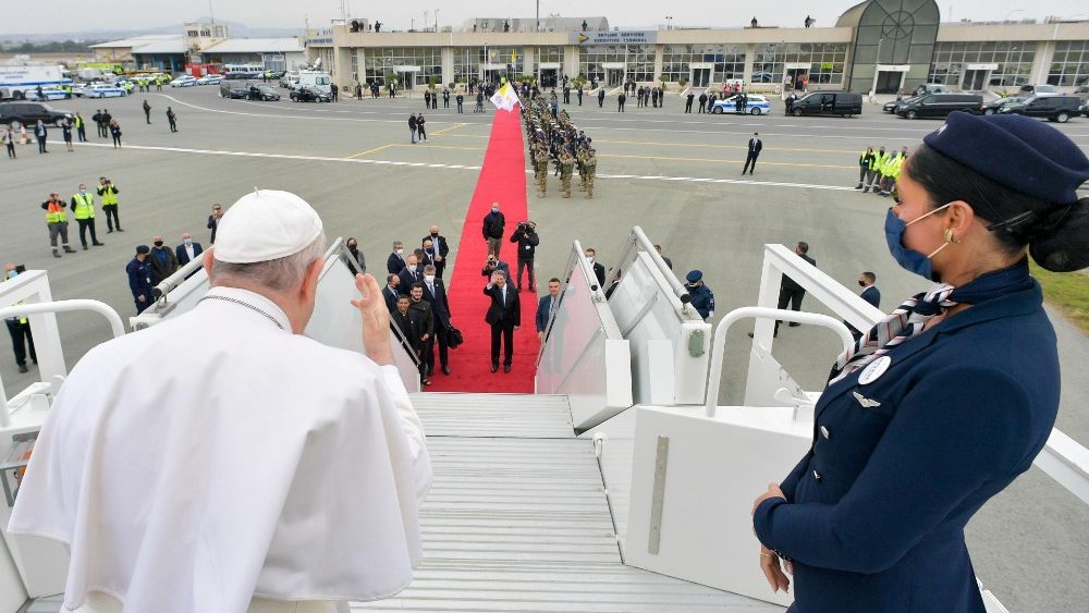 Rozlúčka pápeža Františka s Cyperčanmi po dvojdňovej prvej etape cesty