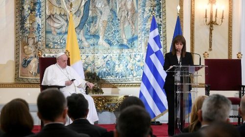 El Papa a las Autoridades: progresar en la apertura, la inclusión y la justicia