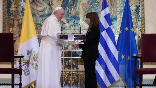 Påven till grekiska myndigheter: Bär omsorg om medmänniskan