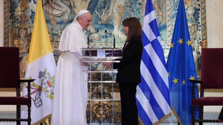Le Pape François et la présidente grecque, le 4 décembre 2021, à Athènes. 