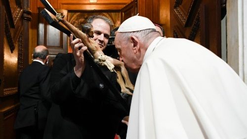 Папа – католикам Греции: доверьтесь Богу и будьте радушными