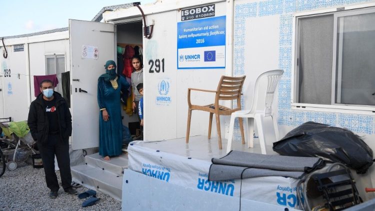 Rodina žijící ve středisku pro migranty na ostrově Lesbos