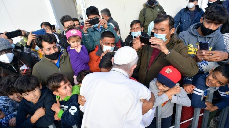 O abraço do Papa aos refugiados