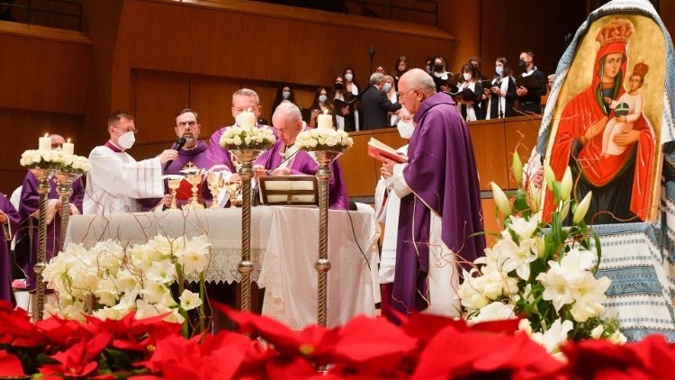 5 dicembre 2021: Papa Francesco presiede la Messa ad Atene nella “Megaron Concert Hall” ad Atene