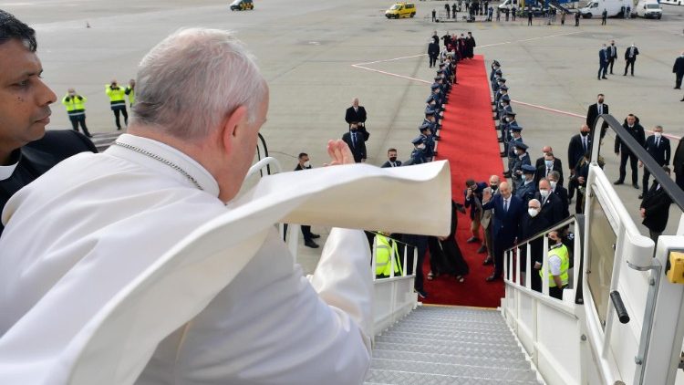 Záverečný pozdrav pápeža Grécku pred odletom do Ríma