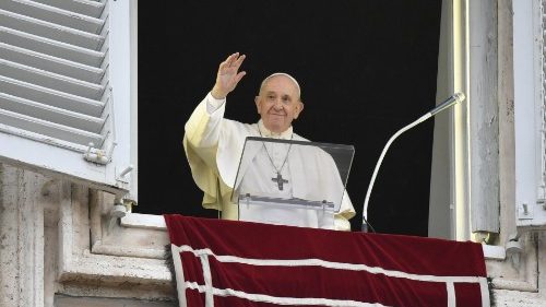 Pope at Angelus: Be humble like Mary to attract God’s eye