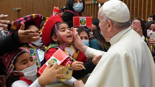 El Papa a donadores del árbol y pesebre: que la Navidad no se contamine con el consumismo