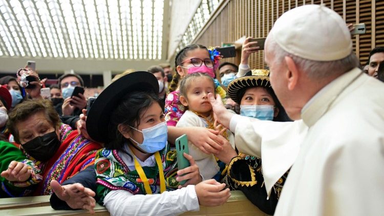 Papa Francisco com peruanos