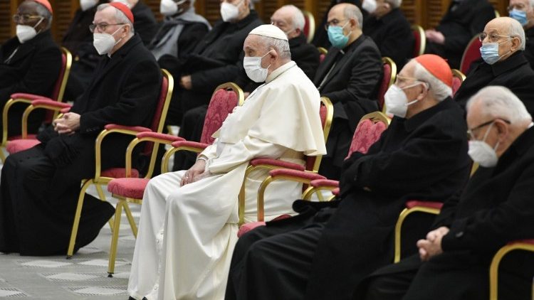 Le Pape et les responsables de la Curie romaine lors de la prédication d'Avent du cardinal Cantalamessa.