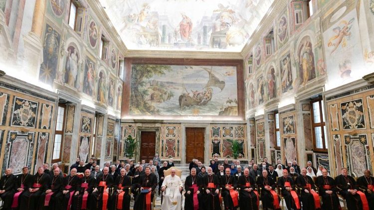 2021.12.11 Foto recuerdo de la audiencia del Papa a los Institutos de Vida Consagrada y Sociedades de Vida Apostólica