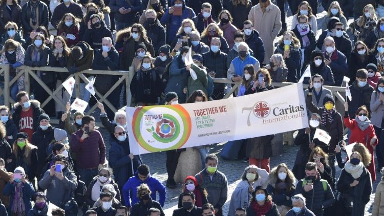 Pancarta de Caritas Internationalis que lanza la campaña JUNTOS en su 70 aniversario