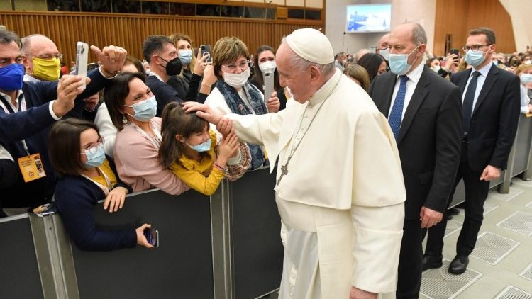 O Papa com os membros do Instituto Seráfico de Assis