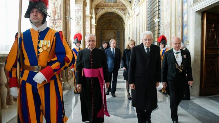 Il presidente Mattarella arriva al Palazzo Apostolico vaticano 