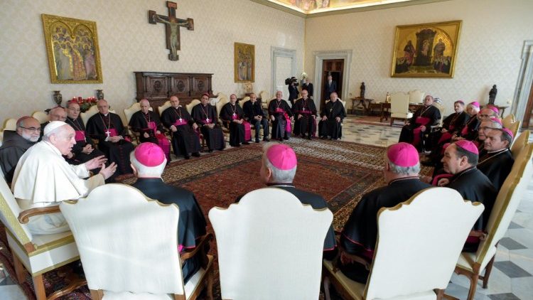 El Papa y el 1 grupo de Obispos de España en visita ad Limina