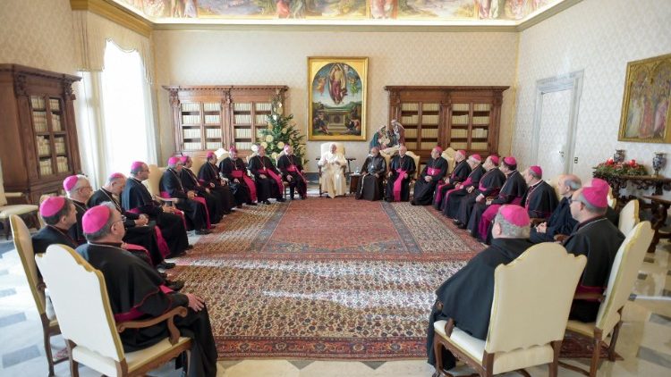 Der Papst und die spanischen Bischöfe anlässlich des Ad-Limina-Besuchs