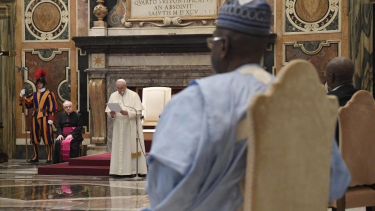 Francesco riceve in udienza i diplomatici accreditati presso la Santa Sede