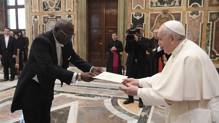 I nuovi ambasciatori con il Papa 