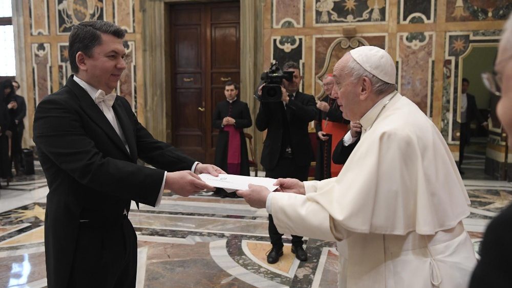 Audincia do Papa a novos embaixadores junto  Santa S