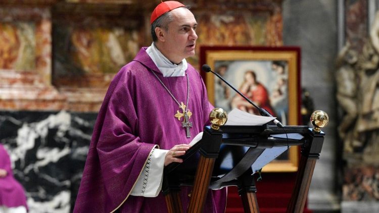Il cardinale Mauro Gambetti alla Messa di Natale per i dipendenti del Dicastero per la Comunicazione