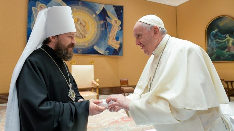 Papa Francesco e il Metropolita Hilarion 