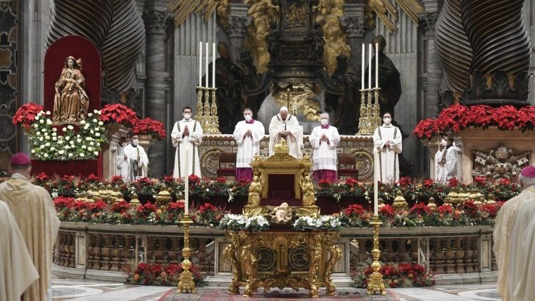 Misa de Nochebuena en la Basílica de San Pedro en el Vaticano
