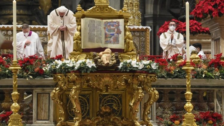 Папа Франциск на Рождественской Мессе в Ватикане (24 декабря 2021 г.)