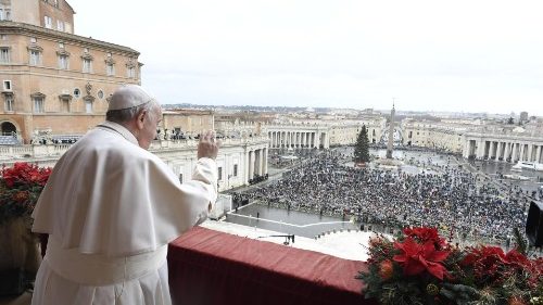 Urbi et Orbi, il Papa: Dio nasce tra le crisi del mondo, ma la speranza è più forte