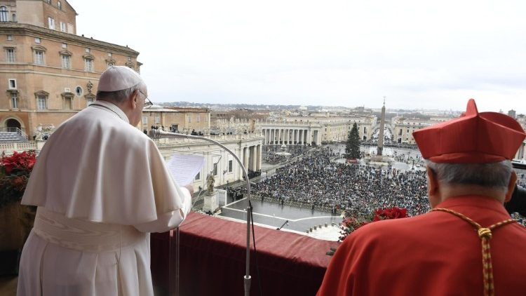 Папа Франциск отправи на 25 декември по обед своето традиционно рождественско послание „Урби ет Орби“ („Към града и света“) 