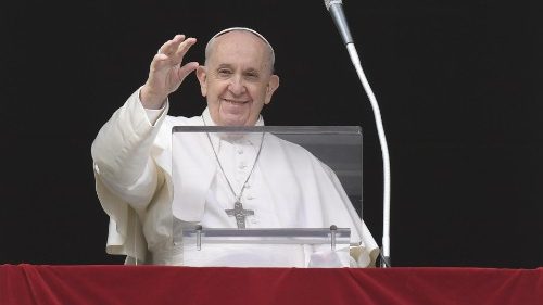 Папа тим, хто завтра святкує Різдво: нехай Христос просвітить ваші родини
