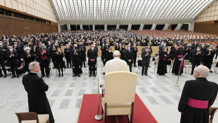Der Papst bei der Audienz für die Helfervereinigung im Vatikan