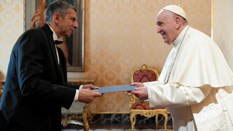 Bwana Mahmoud Ali Talaat Mahmoud, Balozi mpya wa Misri mjini Vatican tarehe 8 Januari 2022 amewasilisha hati za utambulisho kwa Baba Mtakatifu Francisko.