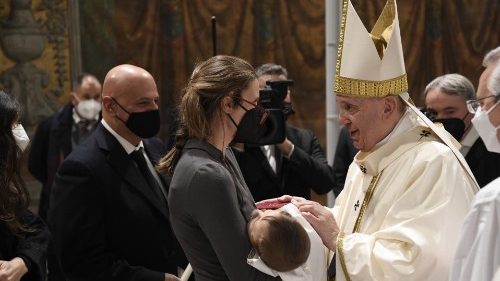 Papst Franziskus tauft 16 Babys: „Die Kinder sind die Protagonisten“