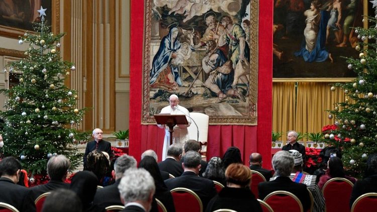 Ferenc pápa beszédet mond a szentszéki nagyköveteknek