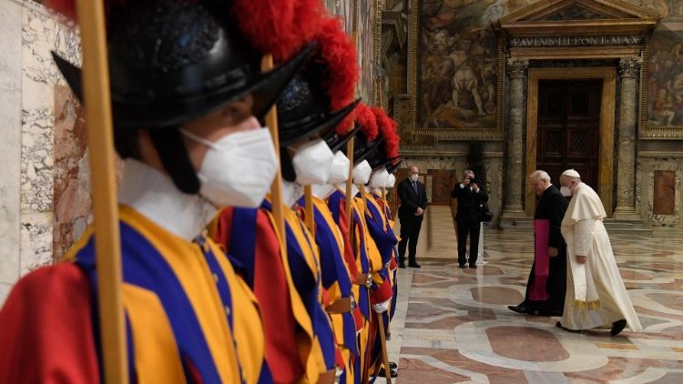 Papa Francesco conclude l'udienza ai membri del Corpo Diplomatico accreditato presso la Santa Sede  