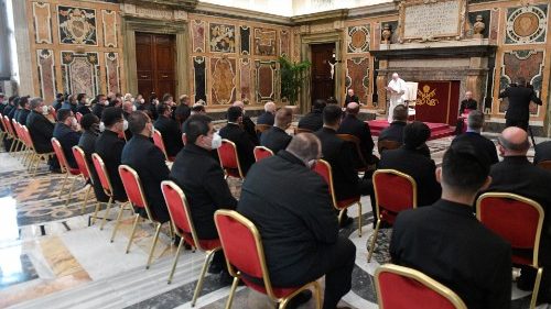 Il Papa: gli uomini di Vangelo sono franchi e lontani dalla "spiritualità del tarlo"