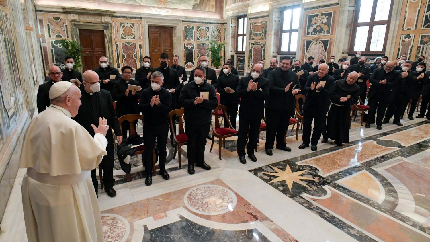 Le Pape aux théatins: la réforme de l’Église commence par soi-même