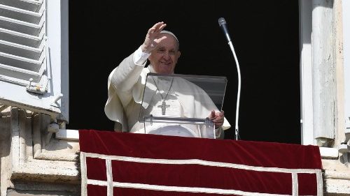 Pope at Angelus: Be transformed by the Word of God