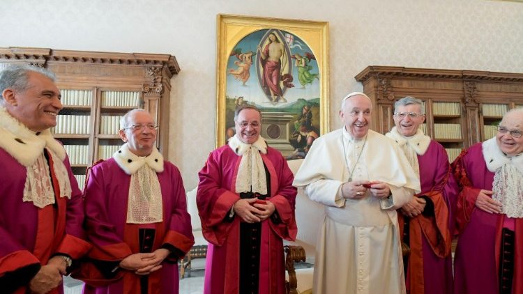 Папа Франциск на встрече с судьями и адвокатами Апостольского трибунала Римской Роты (27 января 2022 г.