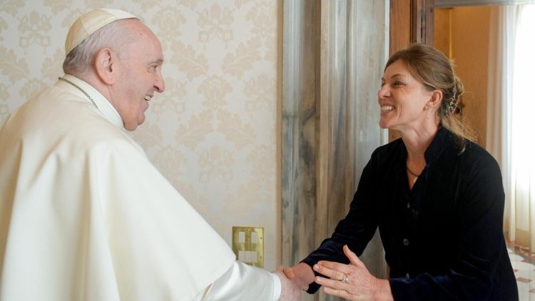 Barbara Jatta quando encontrou o Papa Francisco