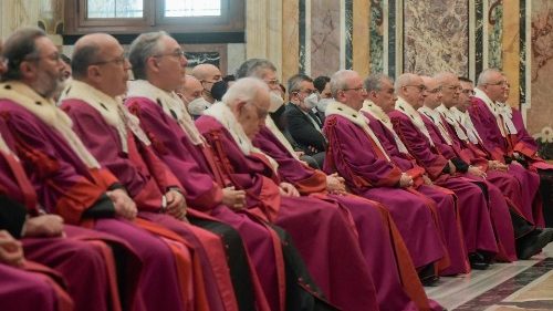 El Papa a la Rota Romana: nunca falte la escucha y el corazón pastoral