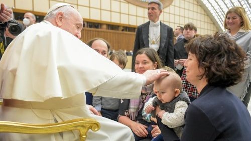 Papst bei Generalaudienz: Gemeinschaft der geretteten Sünder