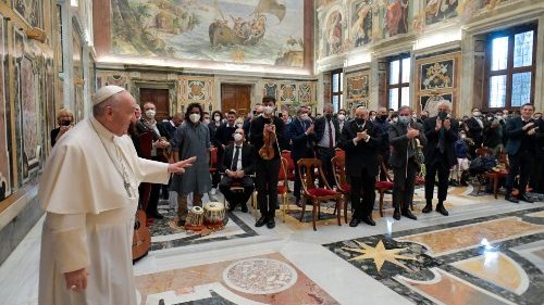 Папа: строить дом братства из «отвергнутых камней»