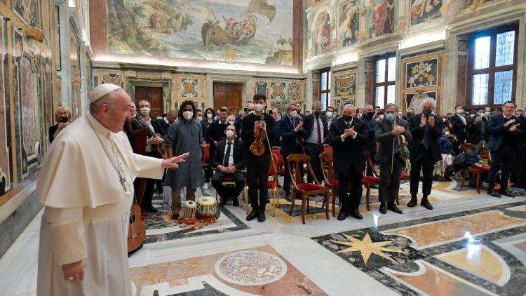 Папа Франциск на встрече с членами итальянского фонда «Дом духовности и искусства» (Ватикан, 4 февраля 2022 г.)
