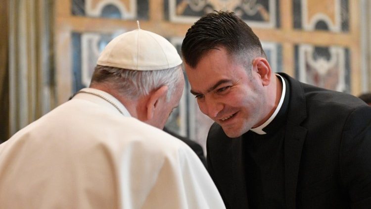 Папа Франциск на встрече с пресвитерами из Папской Ломбардской семинарии (Ватикан, 7 февраля 2022 г.)