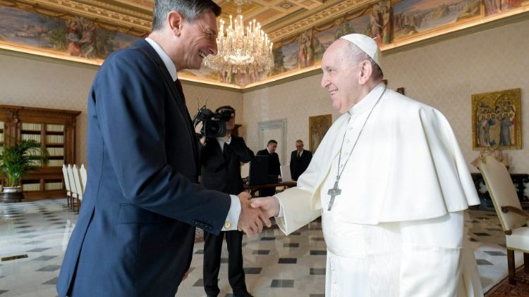 Papa Francesco saluta il presidente della Slovenia Borut Pahor