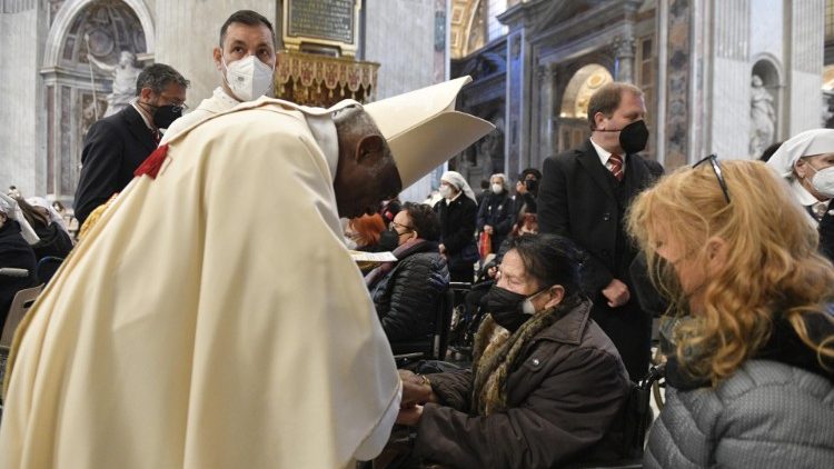 الكاردينال توركسون يحتفل بالقداس في بازيليك القديس بطرس لمناسبة اليوم العالمي للمريض